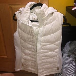 MICHAEL KORS WHITE VEST LARGE